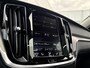 Volvo V60 2.0 T4 Inscription | Trekhaak | Panoramadak | Adaptive cruise control | Head-up display | Harman Kardon audio | Keyless | Achteruitrijcamera | Actieve LED koplampen | Stoelverwarming | Navigatie | Apple Carplay / Android Auto |