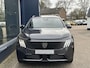 Peugeot 5008 1.2 Hybrid 145 PK Allure | Hybride Automaat | 7 Zitplaatsen | AGR Comforstoel met Stoelverwarming | Afneembare Trekhaak | Navigatie | Climate Control | Cruise Control | Parkeercamera | Keyless Entry | LED Verlichting | Dakrails | 19" Lichtmetalen Velgen |