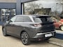 Peugeot 5008 1.2 Hybrid 145 PK Allure | Hybride Automaat | 7 Zitplaatsen | AGR Comforstoel met Stoelverwarming | Afneembare Trekhaak | Navigatie | Climate Control | Cruise Control | Parkeercamera | Keyless Entry | LED Verlichting | Dakrails | 19" Lichtmetalen Velgen |