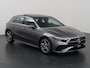 Mercedes-Benz A-klasse 180 Star Edition AMG Line | Panoramadak | Apple Car Play | 18-Inch | LED | MBUX | Stoelverwarming |