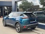 Peugeot 2008 1.2 Hybrid 145 PK Allure | Automaat Hybride | Adaptieve Cruise Control | 360 Graden Camera | Parkeersensoren V+A | Hoge Zitpositie | Climate Control | Stoelverwarming | Navigatie via Telefoon | Apple Carplay & Android Auto draadloos |LED Verlichting | 17" Lichtmetalen Velgen |