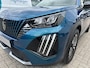 Peugeot 2008 1.2 Hybrid 145 PK Allure | Automaat Hybride | Adaptieve Cruise Control | 360 Graden Camera | Parkeersensoren V+A | Hoge Zitpositie | Climate Control | Stoelverwarming | Navigatie via Telefoon | Apple Carplay & Android Auto draadloos |LED Verlichting | 17" Lichtmetalen Velgen |