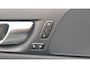 Volvo V60 2.0 B4 Plus Dark Leder pakket RG0R - 18” Wielen - Climate - Donkere hemel - Electrisch bedienbare voorstoelen met memory