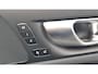 Volvo V60 2.0 B4 Plus Dark Leder pakket RG0R - 18” Wielen - Climate - Donkere hemel - Electrisch bedienbare voorstoelen met memory
