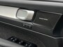 Volvo XC40 2.0 B4 Plus Dark Harman-Kardon premium sound system, Electr. verstelbare voorstoelen, Verwarmde voorstoelen + stuurwiel, Trekhaak semi electrisch, Parkeer camera.