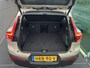 Volvo XC40 2.0 B4 Plus Dark Harman-Kardon premium sound system, Electr. verstelbare voorstoelen, Verwarmde voorstoelen + stuurwiel, Trekhaak semi electrisch, Parkeer camera.