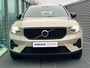 Volvo XC40 2.0 B4 Plus Dark Harman-Kardon premium sound system, Electr. verstelbare voorstoelen, Verwarmde voorstoelen + stuurwiel, Trekhaak semi electrisch, Parkeer camera.