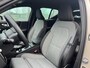 Volvo XC40 2.0 B4 Plus Dark Harman-Kardon premium sound system, Electr. verstelbare voorstoelen, Verwarmde voorstoelen + stuurwiel, Trekhaak semi electrisch, Parkeer camera.