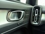 Volvo XC40 B4 211pk Plus Dark / Harman&Kardon / El. Trekhaak / El. Stoelen / Stoel + Stuurw. Verwarming / BLIS / ACC / PDC + CAM / Verw. Voorruit /
