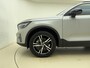 Volvo XC40 B4 211pk Plus Dark / Harman&Kardon / El. Trekhaak / El. Stoelen / Stoel + Stuurw. Verwarming / BLIS / ACC / PDC + CAM / Verw. Voorruit /