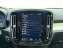 Volvo XC40 B4 211pk Plus Dark / Harman&Kardon / El. Trekhaak / El. Stoelen / Stoel + Stuurw. Verwarming / BLIS / ACC / PDC + CAM / Verw. Voorruit /
