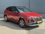 Hyundai Tucson 1.6 T-GDI PHEV N Line 4WD / tot 10-2026 Fabrieksgarantie / Dealer onderhouden / Trekgewicht 1.350 Kg / Accu SoH 100% / Camera / Adaptief CC / Stuur- en Stoelverwarming / Elektrische klep / Apple Carplay Android Auto /
