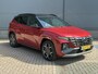 Hyundai Tucson 1.6 T-GDI PHEV N Line 4WD / tot 10-2026 Fabrieksgarantie / Dealer onderhouden / Trekgewicht 1.350 Kg / Accu SoH 100% / Camera /  Adaptief CC / Stuur- en Stoelverwarming / Elektrische klep / Apple Carplay Android Auto /