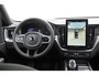 Volvo XC60 T6 350PK Facelift AWD Plus Black Edition Apple Carplay / Adaptive cruise control / Panorama dak / Sportstoelen / Elektrisch bedienbare bestuurderstoel met geheugen / Keyless Entry / Elektrische achterklep