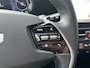 Kia Niro EV DynamicLine 64.8kWh 204pk | Camera | Carplay | Inklapbare spiegels | Adaptive cruise controle | Keyless entry | Full LED | Lichtmetalen velgen 17'' | Navigatie | Parkeersensoren voor en achter | 1e eigenaar | Half lederen bekleding | 1e eigenaar