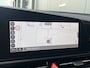 Kia Niro EV DynamicLine 64.8kWh 204pk | Camera | Carplay | Inklapbare spiegels | Adaptive cruise controle | Keyless entry | Full LED | Lichtmetalen velgen 17'' | Navigatie | Parkeersensoren voor en achter | 1e eigenaar | Half lederen bekleding | 1e eigenaar