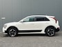 Kia Niro EV DynamicLine 64.8kWh 204pk | Camera | Carplay | Inklapbare spiegels | Adaptive cruise controle | Keyless entry | Full LED | Lichtmetalen velgen 17'' | Navigatie | Parkeersensoren voor en achter | 1e eigenaar | Half lederen bekleding | 1e eigenaar