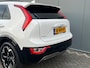 Kia Niro EV DynamicLine 64.8kWh 204pk | Camera | Carplay | Inklapbare spiegels | Adaptive cruise controle | Keyless entry | Full LED | Lichtmetalen velgen 17'' | Navigatie | Parkeersensoren voor en achter | 1e eigenaar | Half lederen bekleding | 1e eigenaar