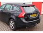 Volvo V60 2.0 D2 Nordic+ | Origineel NL | Trekhaak | Cruise Control | Navigatie |
