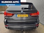 BMW X5 XDrive30d 6-cilinder 259PK Leer AWD 4x4 Xenon Trekhaak GRIJS KENTEKEN 18inch Stoelverwarming