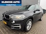 BMW X5 XDrive30d 6-cilinder 259PK Leer AWD 4x4 Xenon Trekhaak GRIJS KENTEKEN 18inch Stoelverwarming