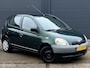 Toyota Yaris 1.0-16V VVT-i Terra 5 deurs - 1E EIGENAAR - APK T/M 21-12-2026 - NL AUTO - NAP - STUURBEKRACHTIGING - RADIO/CD/CASSETTE -