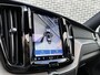 Volvo XC60 2.0 T6 Plug-in hybrid AWD R-Design | Long Range | Trekhaak | Luchtvering | 21'' velgen | 360 camera | Adaptieve cruise control | Elektrische stoelverstelling | Actieve LED koplampen | Stoel- en stuurwielverwarming |