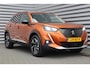 Peugeot 2008 1.2 PURETECH 130PK ALLURE PACK AUTOMAAT / NAVI / LEDER / CLIMA / LED / PDC / 17" LMV / CAMERA / KEYLESS / AFN. TREKHAAK / WINTERPAKKET / CRUISECONTROL / NIEUWSTAAT !!