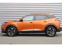 Peugeot 2008 1.2 PURETECH 130PK ALLURE PACK AUTOMAAT / NAVI / LEDER / CLIMA / LED / PDC / 17" LMV / CAMERA / KEYLESS / AFN. TREKHAAK / WINTERPAKKET / CRUISECONTROL / NIEUWSTAAT !!