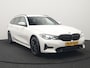 BMW 3-Serie Touring 330i Sportline 259pk Dealer O.H. | Trekhaak Af Fabriek | Lederen Sportstoelen Verwarmd | Apple Carplay | Sfeerverlichting | Cruise Control | Navigatie | Virtual | 18"L.M |