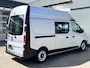 Renault Trafic 1.6 dCi T29 L2H2 Airco Navigatie Telefoonvoorbereiding Cruise controle 7-Persoons Omvormer Parkeerhulp achter Verlengde wielbasis 1e eigenaar Euro 6 Btw en Bpm vrij voor particulier gebruik !! Ex overheidsaut