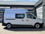 Renault Trafic 1.6 dCi T29 L2H2 Airco Navigatie Telefoonvoorbereiding Cruise controle 7-Persoons Omvormer Parkeerhulp achter Verlengde wielbasis 1e eigenaar Euro 6 Btw en Bpm vrij voor particulier gebruik !! Ex overheidsaut