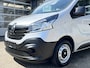Renault Trafic 1.6 dCi T29 L2H2 Airco Navigatie Telefoonvoorbereiding Cruise controle 7-Persoons Omvormer Parkeerhulp achter Verlengde wielbasis 1e eigenaar Euro 6 Btw en Bpm vrij voor particulier gebruik !! Ex overheidsaut