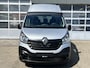 Renault Trafic 1.6 dCi T29 L2H2 Airco Navigatie Telefoonvoorbereiding Cruise controle 7-Persoons Omvormer Parkeerhulp achter Verlengde wielbasis 1e eigenaar Euro 6 Btw en Bpm vrij voor particulier gebruik !! Ex overheidsaut