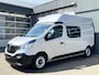 Renault Trafic 1.6 dCi T29 L2H2 Airco Navigatie Telefoonvoorbereiding Cruise controle 7-Persoons Omvormer Parkeerhulp achter Verlengde wielbasis 1e eigenaar Euro 6 Btw en Bpm vrij voor particulier gebruik !! Ex overheidsaut