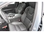 Volvo V60 B4 Plus Dark | Schuif/kantel dak | Camera | Getint glas achter | Stoel/stuur verwarmd |