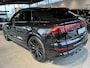 Audi Q8 60 TFSI e quattro Pro Line S Competition 490 PK | Navigatie | Head-up Display | Vierwiel besturing | Adaptieve Cruise Control | Apple Carplay | 23" Lm Velgen | Glazen Panorama Dak | Airco