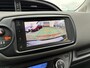 Toyota Yaris 1.5 HYBRID DYNAMIC NAVI KEYLESS 15'' LM-VELGEN CLIMA CRUISE CAMERA BLUETOOTH NL-AUTO 1E-EIG
