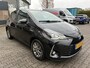Toyota Yaris 1.5 HYBRID DYNAMIC NAVI KEYLESS 15'' LM-VELGEN CLIMA CRUISE CAMERA BLUETOOTH NL-AUTO 1E-EIG