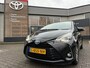 Toyota Yaris 1.5 HYBRID DYNAMIC NAVI KEYLESS 15'' LM-VELGEN CLIMA CRUISE CAMERA BLUETOOTH NL-AUTO 1E-EIG