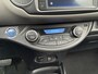 Toyota Yaris 1.5 HYBRID DYNAMIC NAVI KEYLESS 15'' LM-VELGEN CLIMA CRUISE CAMERA BLUETOOTH NL-AUTO 1E-EIG