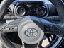 Toyota Yaris 1.5 HYBRID EXECUTIVE NL-AUTO 17'' LM-VELGEN BSM HALF-LEDER STOELVERW PARK-SENSOREN NAVI LED KEYLESS