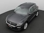 Volkswagen T-Roc 1.0 TSI Style 115PK 19" LM Velgen, Stoelverwarming, Parkeersensoren voor en achter, Navi, Clima
