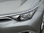Toyota Auris 1.8 Hybrid EXECUTIVE TREKHAAK STOELVERW PARK-SENSOREN 4S-BANDEN NAVI CLIMA CRUISE CAMERA KEYLESS NL-AUTO 1E-EIG