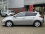 Toyota Auris 1.8 Hybrid EXECUTIVE TREKHAAK STOELVERW PARK-SENSOREN 4S-BANDEN NAVI CLIMA CRUISE CAMERA KEYLESS NL-AUTO 1E-EIG