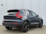 Volvo XC40 B4 Plus Black Edition **DIRECT LEVERBAAR** Panoramadak | 360 graden camera | 20 inch lichtmetalen velgen | Getint glas | Nubuck/Microtech bekleding | Climate Pack | Driver Assist Pack