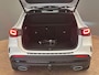 Mercedes-Benz GLA 250 e Business Solution AMG Limited Widescreen | Panorama Dak | Elek. Stoelen met Geheugen | Alcantara Bekleding | Stoelverwarming | Camera | Trekhaak | Digitaal Dashboard | AMG Styling | AMG-styling | Achteruitrijcamera | Alcantara