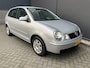 Volkswagen Polo 1.4-16V Highline Airco - Cruise control - Elektrische ramen voor - Radio - Licht metalen velgen 14 inch - regensensor - Apk keuring tot nov 2026