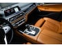 BMW 7-Serie 740Le 327 pk xDrive iPerformance / Nieuwstaat/ Dealer.ond/ Bowers&Wilkins/ Achteras-Sturing/ Pano-dak/ Head-Up/ Keyless/ Lucht-Vering/ Nappa-Leder/ Soft-Close/ 19'' LMV