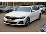 BMW 3-Serie Touring 330e High Exe. M Sport / Panoramadak / Camera / Luxe Leder / Head-up / Keyless / 19'' / CarPlay / Stoelverwarming / DAB / Dodehoek / ACC